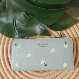Kate spade embroidered Large slim bifold wallet Daisy Flowers Aphrodite Green